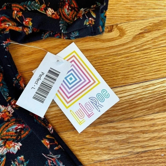 LuLaRoe Classic T - Picture 5 of 7
